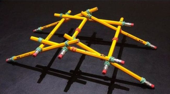 Mini Da Vinci bridge made of pencils and rubber bands