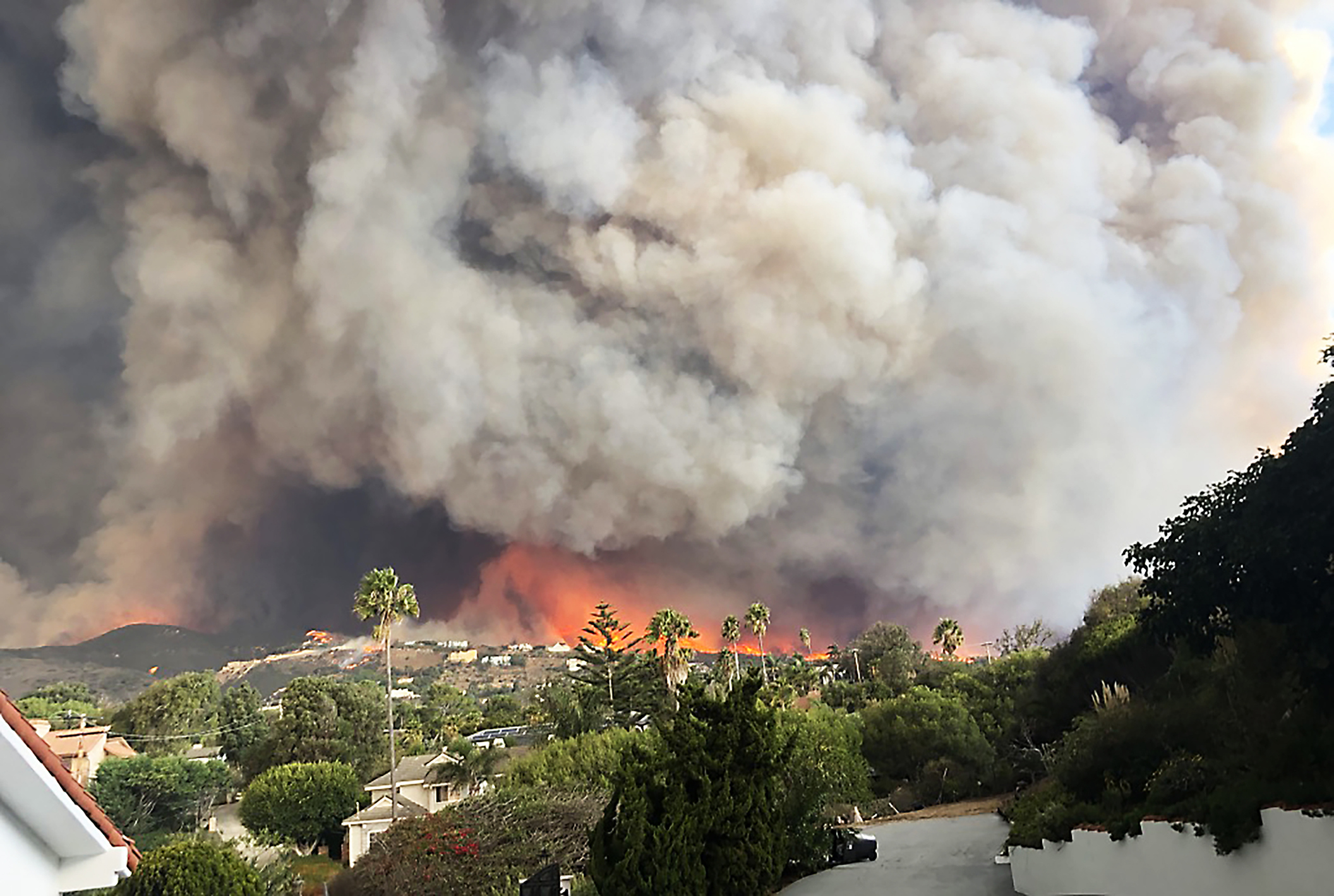 5 maneiras de ajudar os professores afetados pelos incêndios florestais em Los Angeles